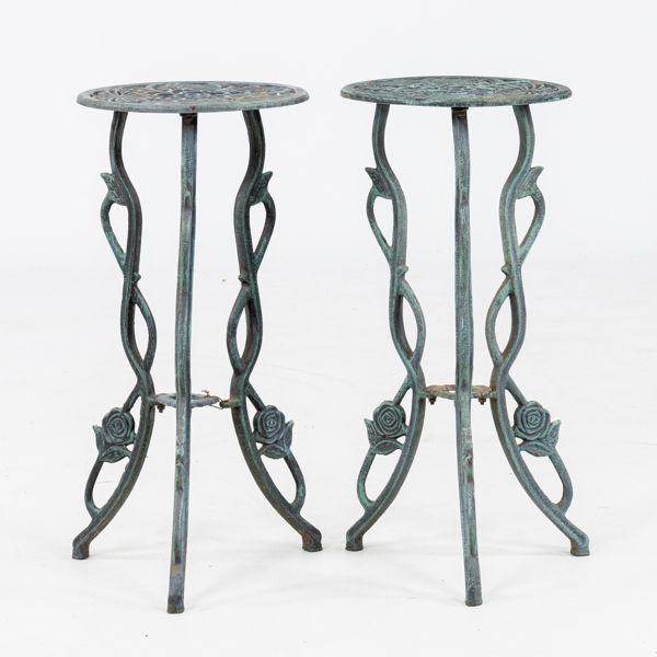 PIEDESTALER, 1 par, gjutjärn, 1900-/2000-tal